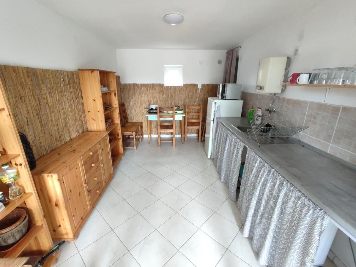 Sarga311 Ueduelohaz Szeged Villa Exterior foto