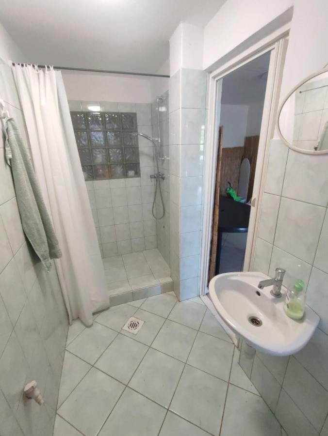 Sarga311 Ueduelohaz Szeged Villa Exterior foto