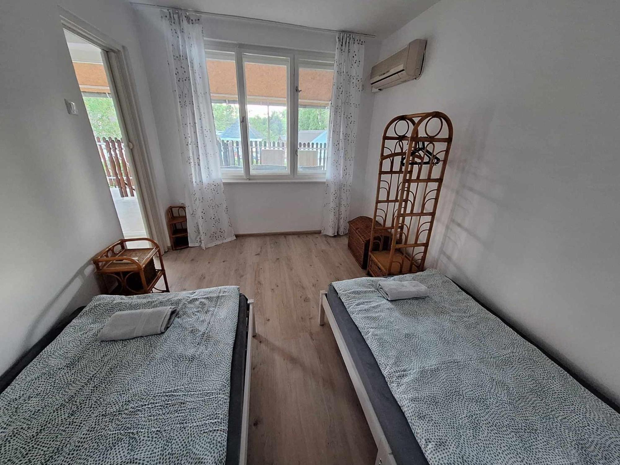 Sarga311 Ueduelohaz Szeged Villa Exterior foto