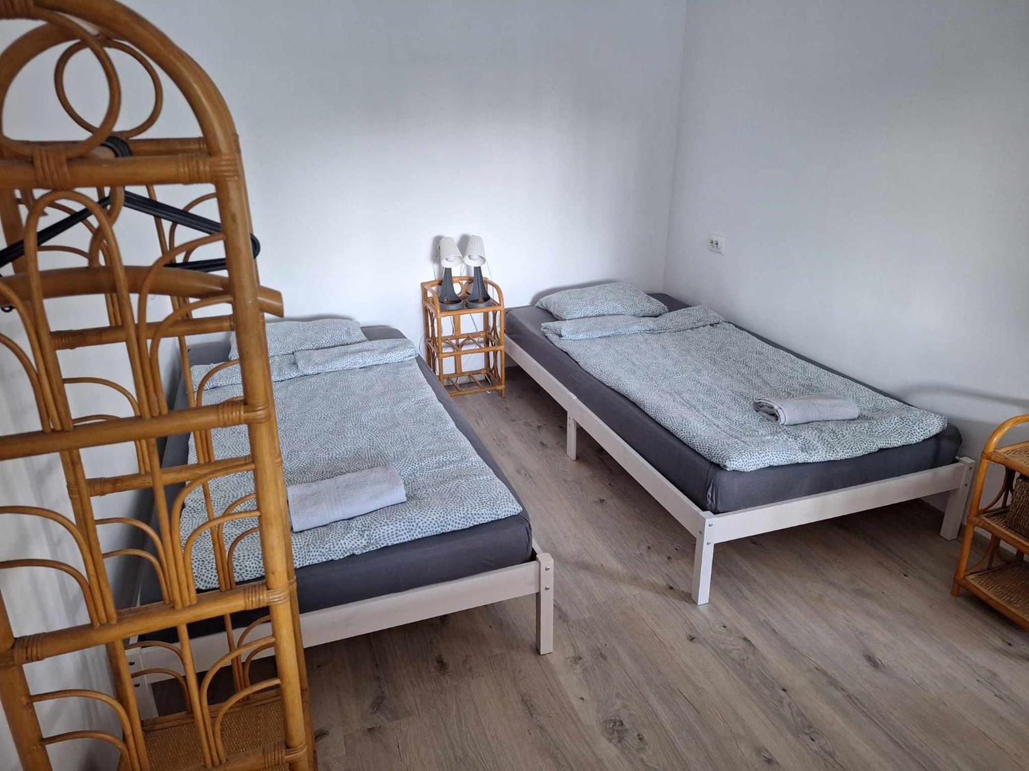 Sarga311 Ueduelohaz Szeged Villa Exterior foto